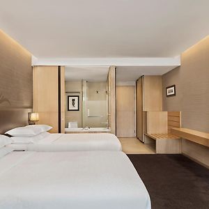 Camera con letto queen size d'angolo